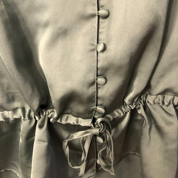 Levis Pretty Silky Blouse: Size M - Picture 4 of 11